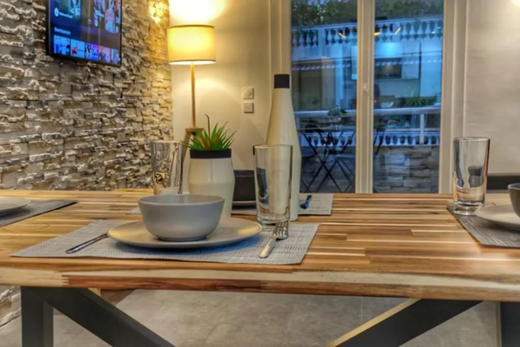 Cannes Holiday Suite A 2 Pas Du Festival Et Plages Apartment