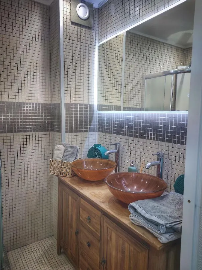 Cannes Holiday Suite A 2 Pas Du Festival Et Plages 0*,  France